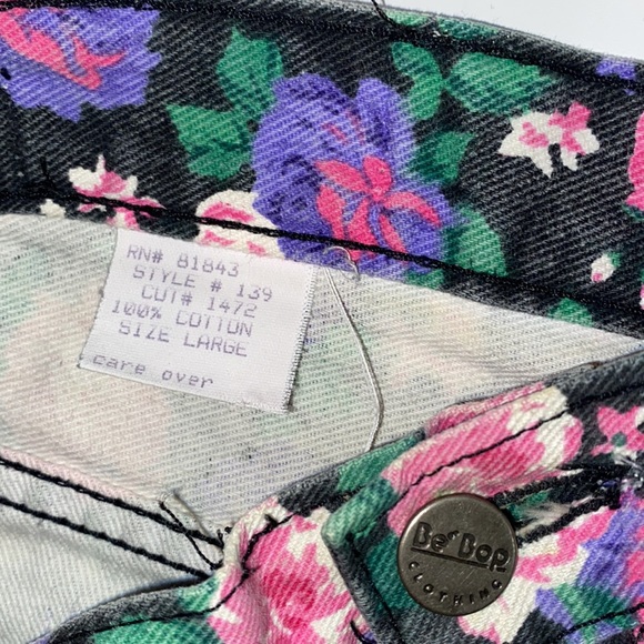 Floral mom jean shorts - Picture 5 of 7